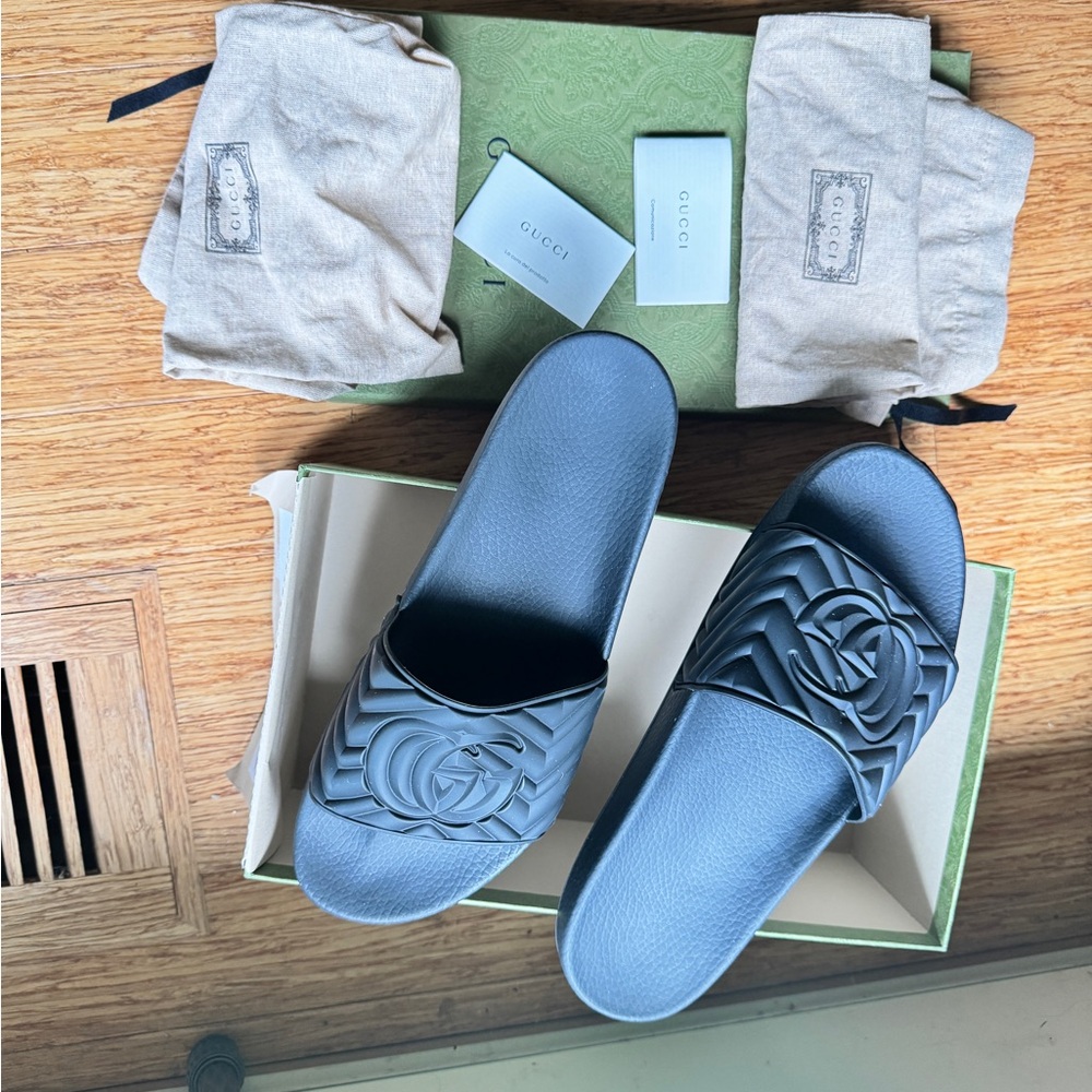 Gucci Black quilted Sandals with (size) Gucci 13 - US 14.